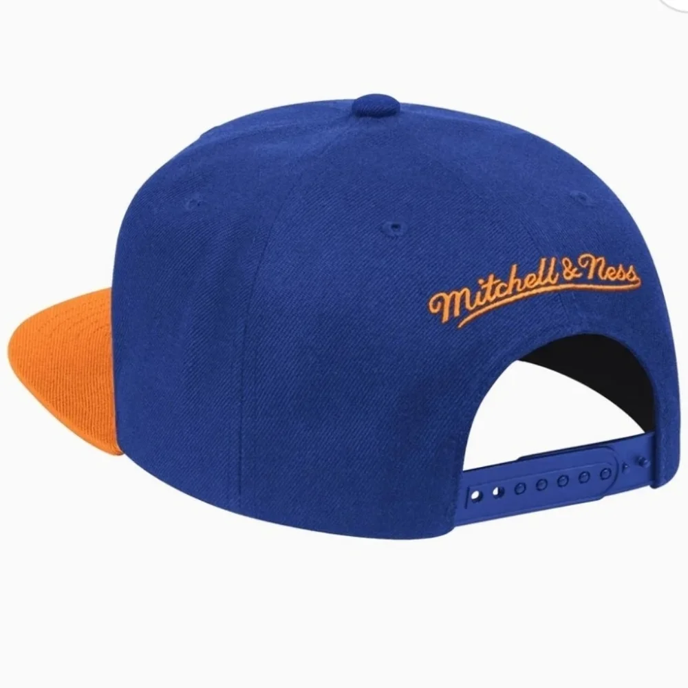 Mitchell & Ness FIRE! NWT! NBA Core Knicks 2-Tone Snapback Hat #JS19078. OS. - Picture 2 of 8